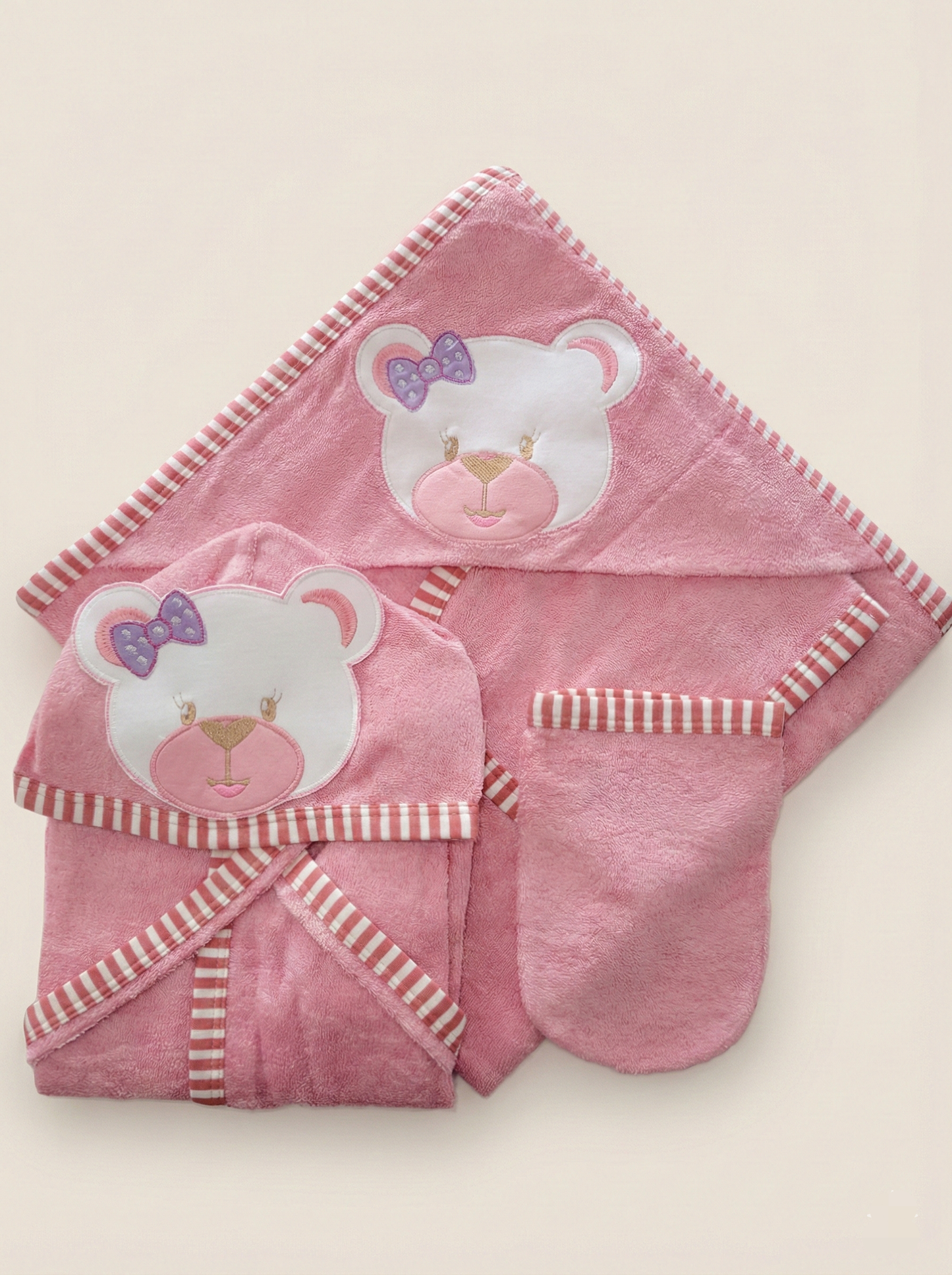 Envuelve a tu bebé en la suavida del Algodón Pima, confort y absorción superior después del baño Bata
Toalla de baño blanco 